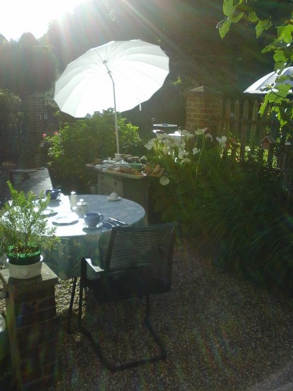 La Maison De La Plage - La Cerisaie Bed and Breakfast Honfleur Exterior foto